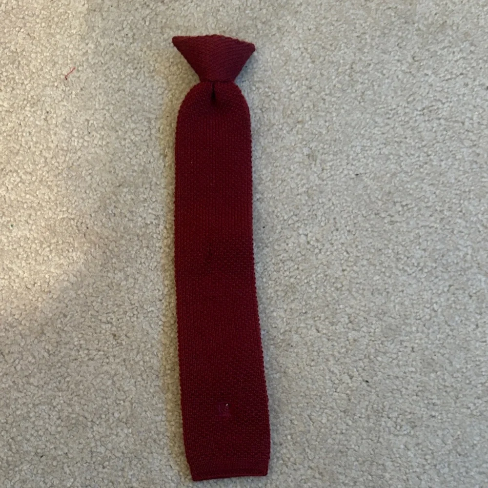 Boys Pierre Cardin Burgundy clip-on Knit, wool Tie.